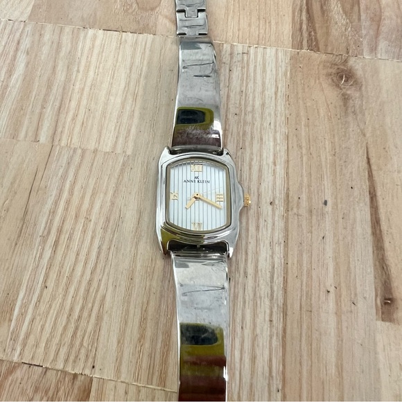 Anne Klein ladies rectangular silver tone bracelet watch NEW BATTERY - Picture 3 of 12